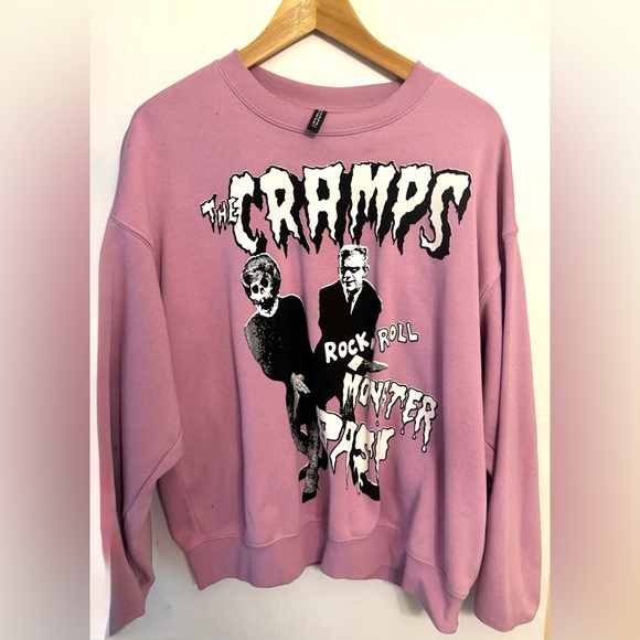 H&M Sweaters - H&M/official THE CRAMPS oversized crewneck sweatshirt